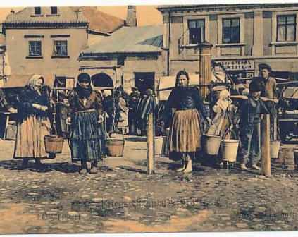 Łowicz Rynek kobiety nosiwoda 