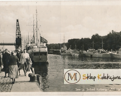 Kołobrzeg Port 1944 r. statek bandera 